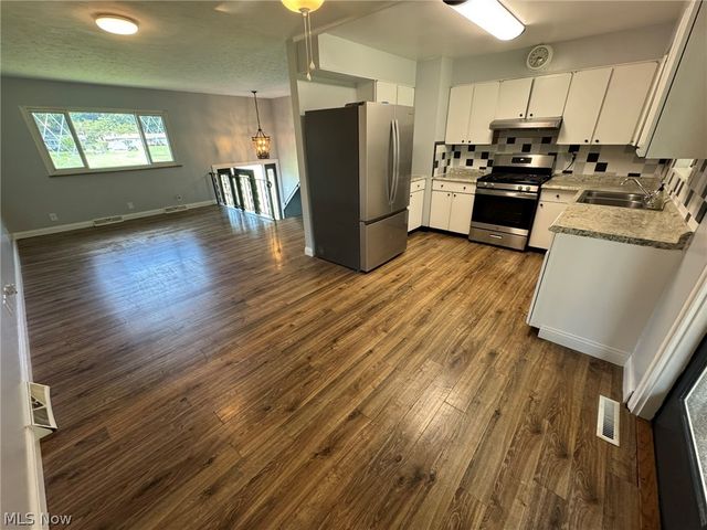 1168 Everbright Drive, Uniontown, OH 44685