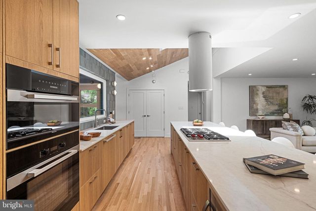 3804 LAKEVIEW TER, Falls Church, VA 22041