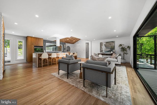 3804 LAKEVIEW TER, Falls Church, VA 22041