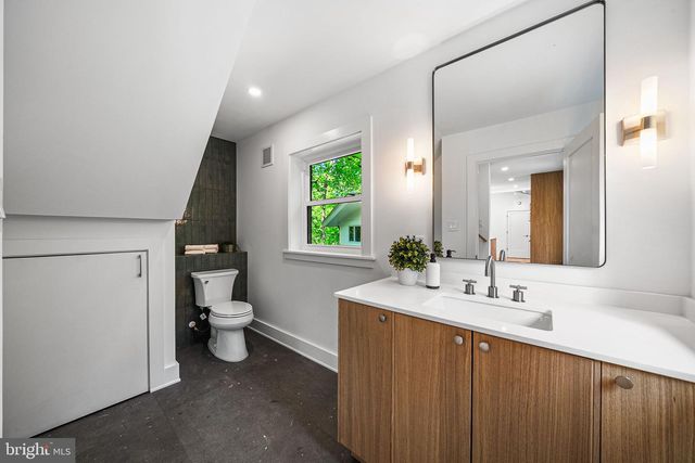 3804 LAKEVIEW TER, Falls Church, VA 22041