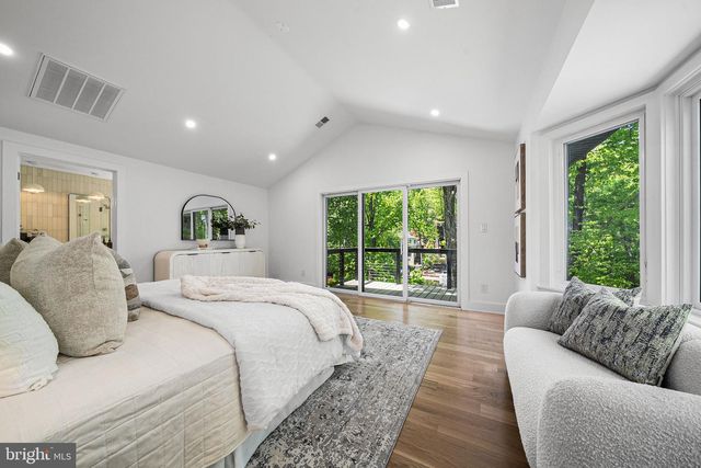 3804 LAKEVIEW TER, Falls Church, VA 22041