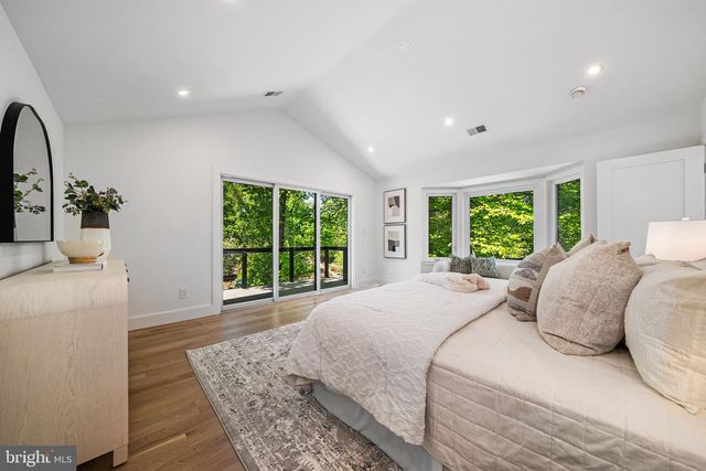 3804 LAKEVIEW TER, Falls Church, VA 22041