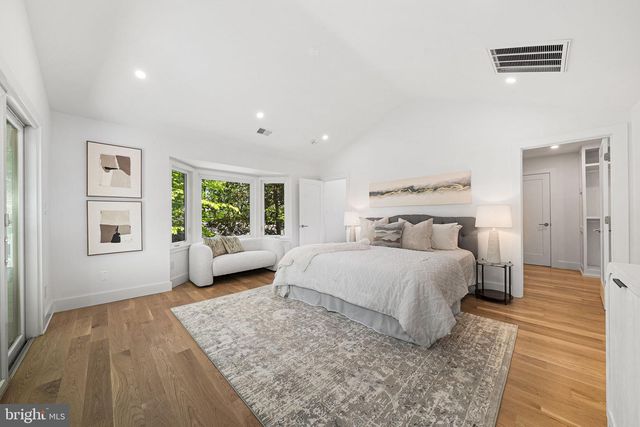 3804 LAKEVIEW TER, Falls Church, VA 22041