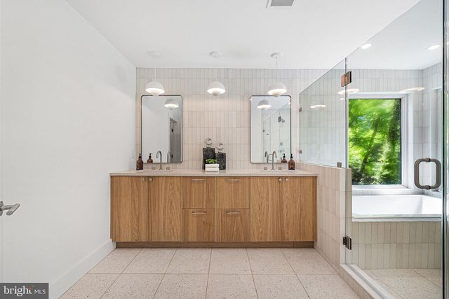 3804 LAKEVIEW TER, Falls Church, VA 22041