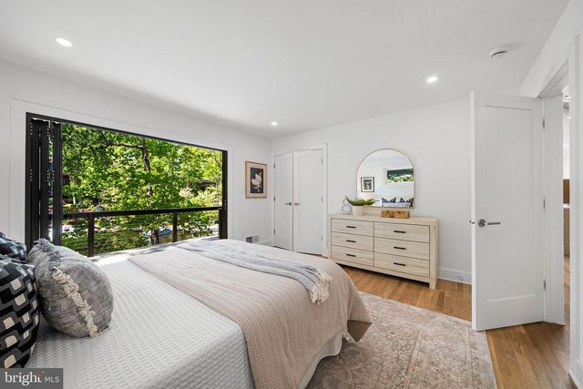3804 LAKEVIEW TER, Falls Church, VA 22041