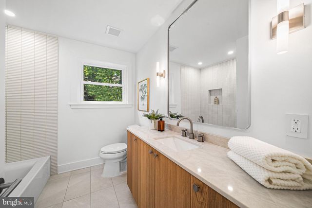 3804 LAKEVIEW TER, Falls Church, VA 22041