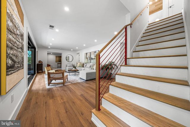 3804 LAKEVIEW TER, Falls Church, VA 22041