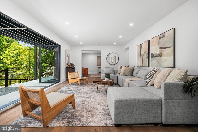 3804 LAKEVIEW TER, Falls Church, VA 22041