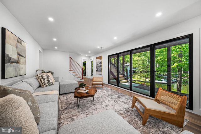 3804 LAKEVIEW TER, Falls Church, VA 22041