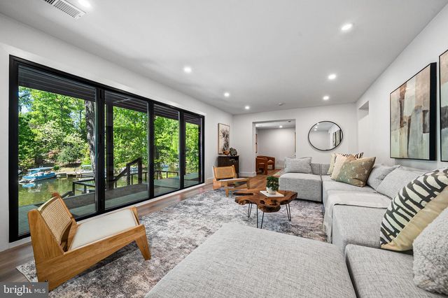 3804 LAKEVIEW TER, Falls Church, VA 22041