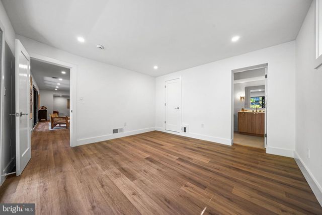 3804 LAKEVIEW TER, Falls Church, VA 22041