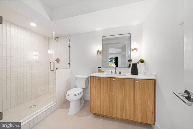 3804 LAKEVIEW TER, Falls Church, VA 22041