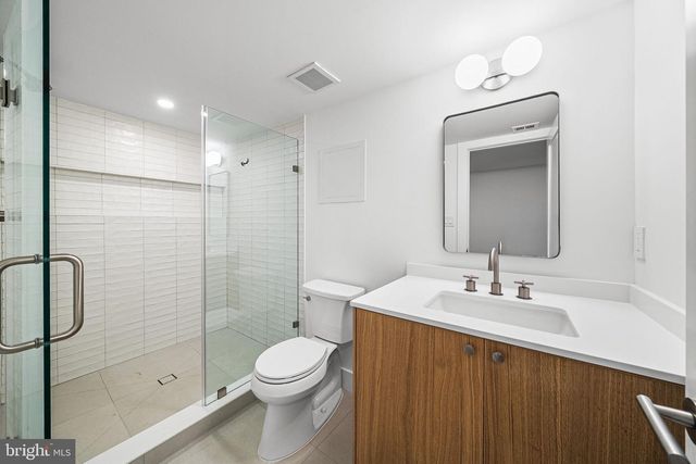 3804 LAKEVIEW TER, Falls Church, VA 22041