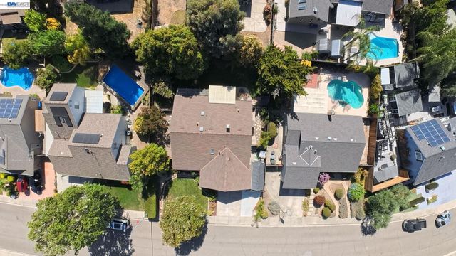 220 Yosemite Dr., Livermore, CA 94551