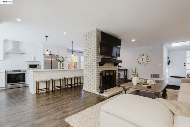 220 Yosemite Dr., Livermore, CA 94551