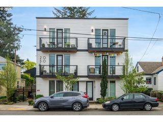 2050 N KILLINGSWORTH St 11, Portland, OR 97217