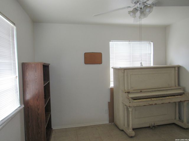 182 Moon Valley, San Antonio, TX 78227