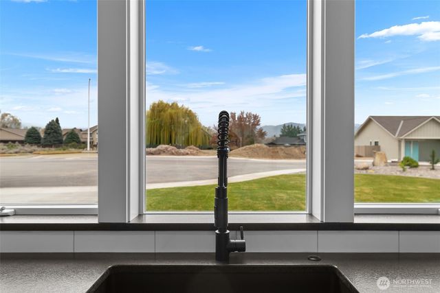 2244 Brinley Court, East Wenatchee, WA 98802