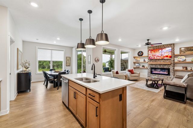 1585 NW Parkside Lane, Waukee, IA 50263