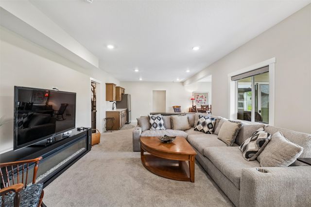 1585 NW Parkside Lane, Waukee, IA 50263