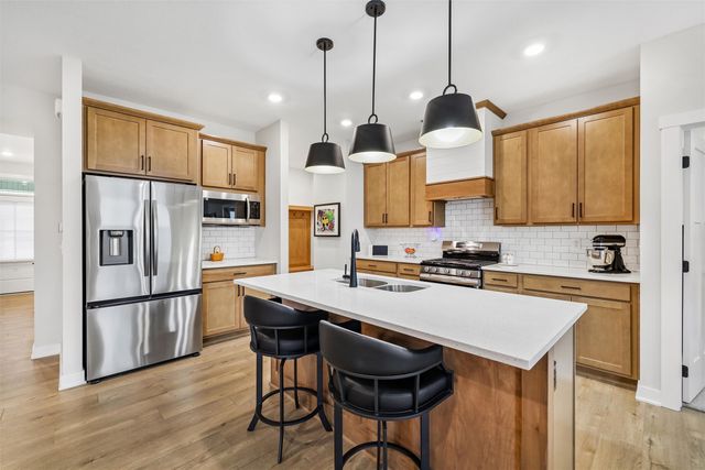 1585 NW Parkside Lane, Waukee, IA 50263