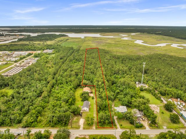 501 E North Street, Pass Christian, MS 39571