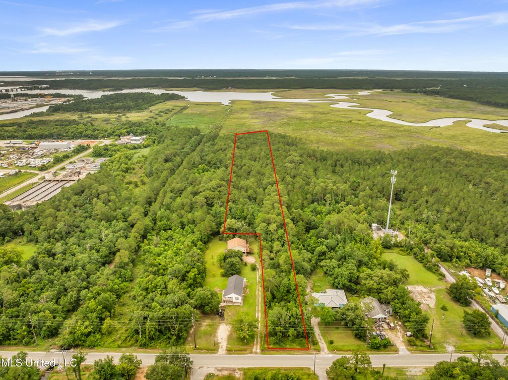 501 E North Street, Pass Christian, MS 39571