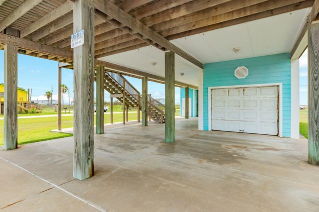 516 Treaty Drive, Surfside Beach, TX 77541