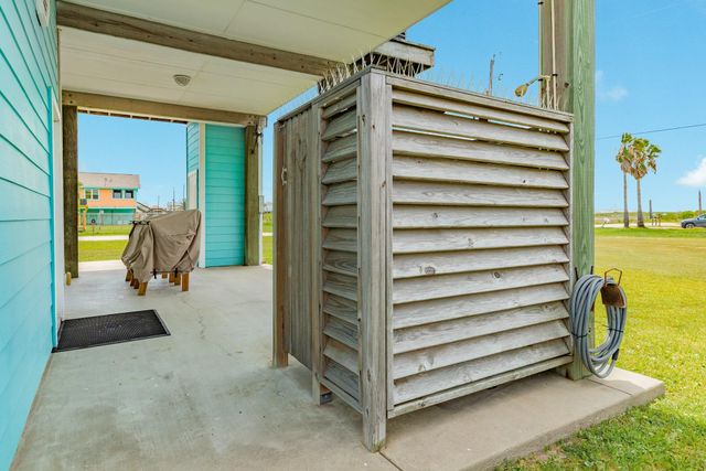 516 Treaty Drive, Surfside Beach, TX 77541