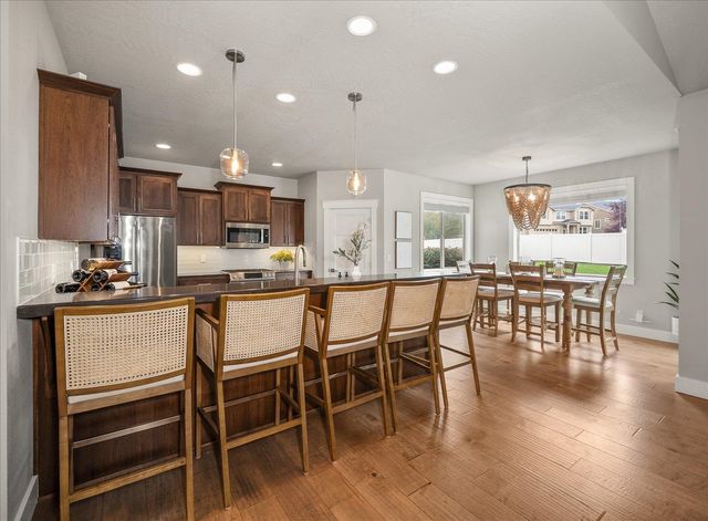 905 W Basalt Ridge Dr, Spokane, WA 99224