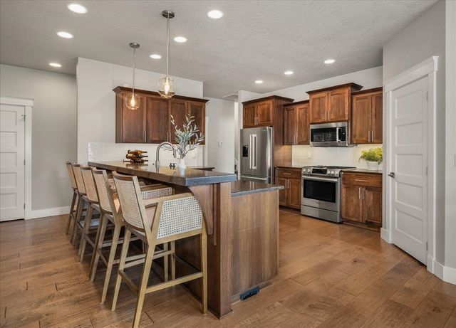 905 W Basalt Ridge Dr, Spokane, WA 99224