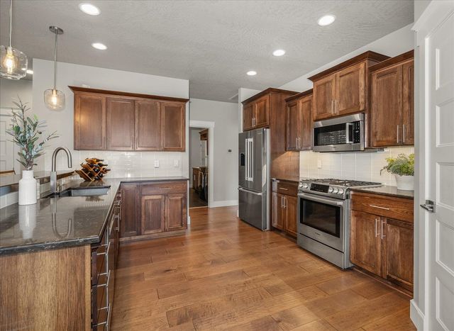 905 W Basalt Ridge Dr, Spokane, WA 99224