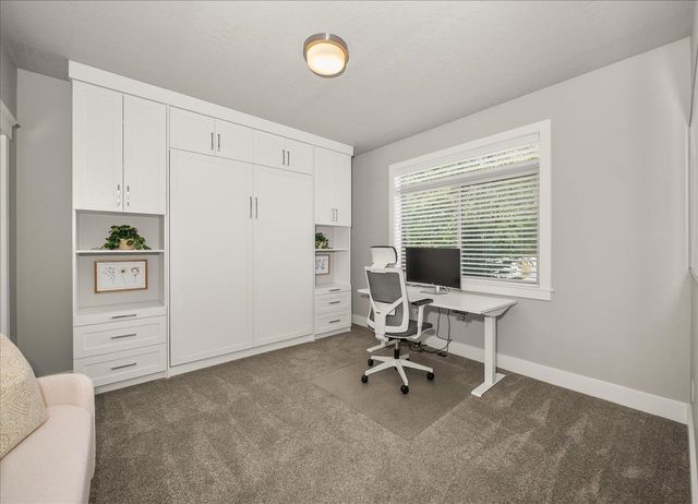 905 W Basalt Ridge Dr, Spokane, WA 99224