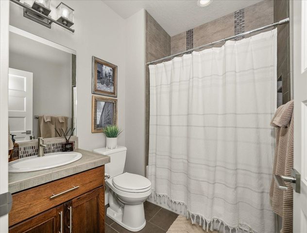 905 W Basalt Ridge Dr, Spokane, WA 99224