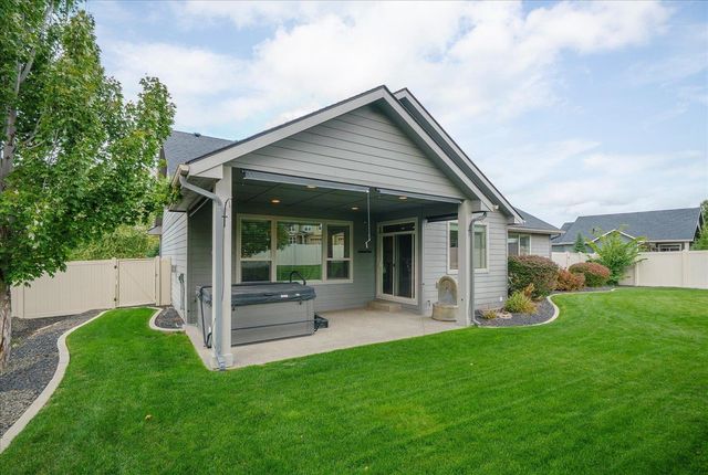 905 W Basalt Ridge Dr, Spokane, WA 99224