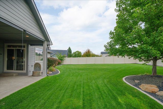 905 W Basalt Ridge Dr, Spokane, WA 99224