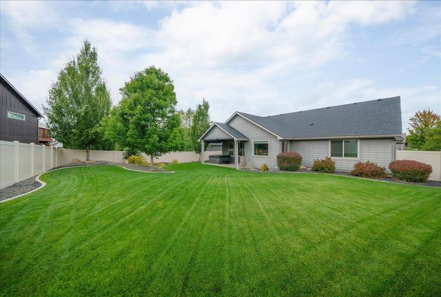 905 W Basalt Ridge Dr, Spokane, WA 99224