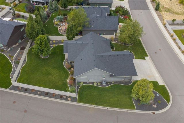 905 W Basalt Ridge Dr, Spokane, WA 99224