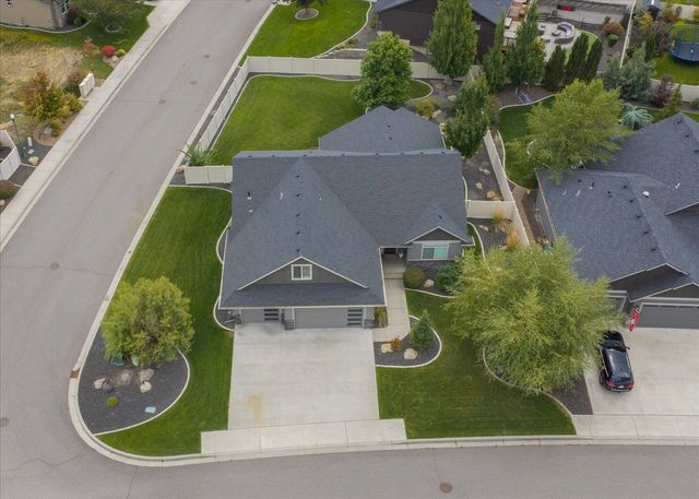 905 W Basalt Ridge Dr, Spokane, WA 99224