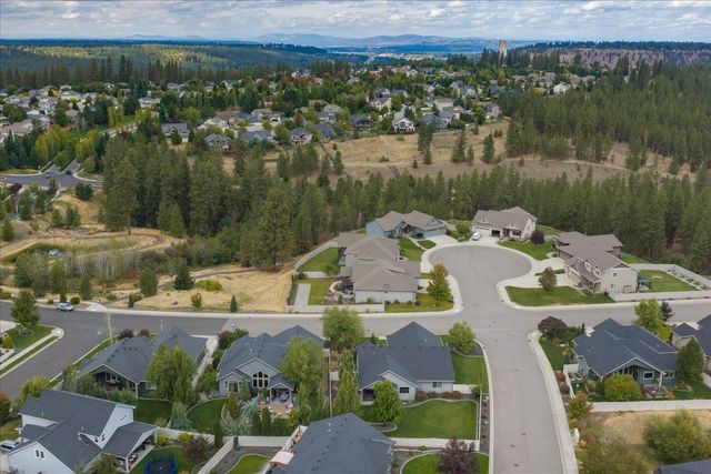 905 W Basalt Ridge Dr, Spokane, WA 99224