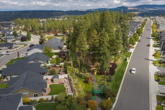 905 W Basalt Ridge Dr, Spokane, WA 99224