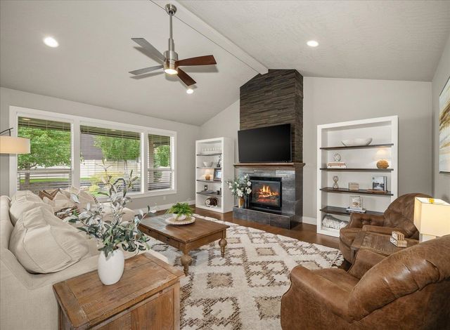 905 W Basalt Ridge Dr, Spokane, WA 99224