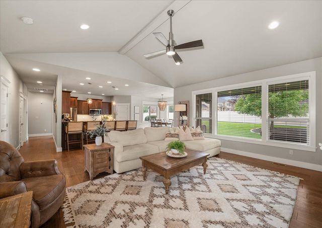 905 W Basalt Ridge Dr, Spokane, WA 99224