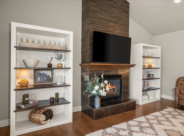 905 W Basalt Ridge Dr, Spokane, WA 99224