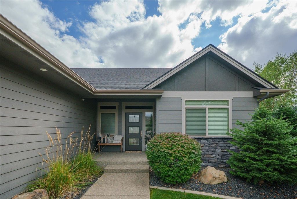 905 W Basalt Ridge Dr, Spokane, WA 99224 photo 2
