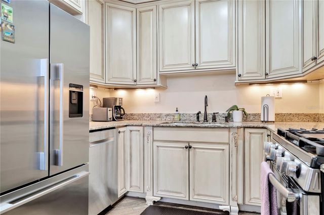 3002 W ALLINE AVENUE, Tampa, FL 33611