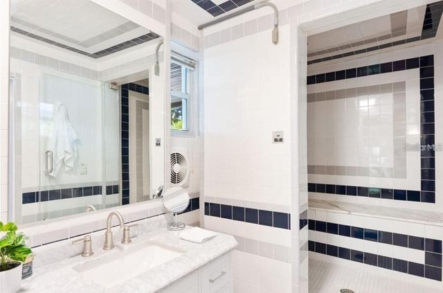 3002 W ALLINE AVENUE, Tampa, FL 33611