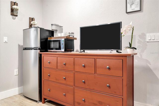 3002 W ALLINE AVENUE, Tampa, FL 33611