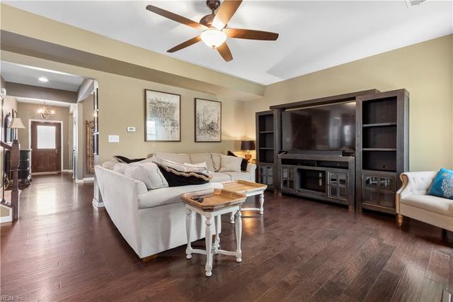 708 Canoe St, Chesapeake, VA 23323