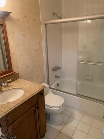 4 Wareham Ct, Scotch Plains Twp., NJ 07076